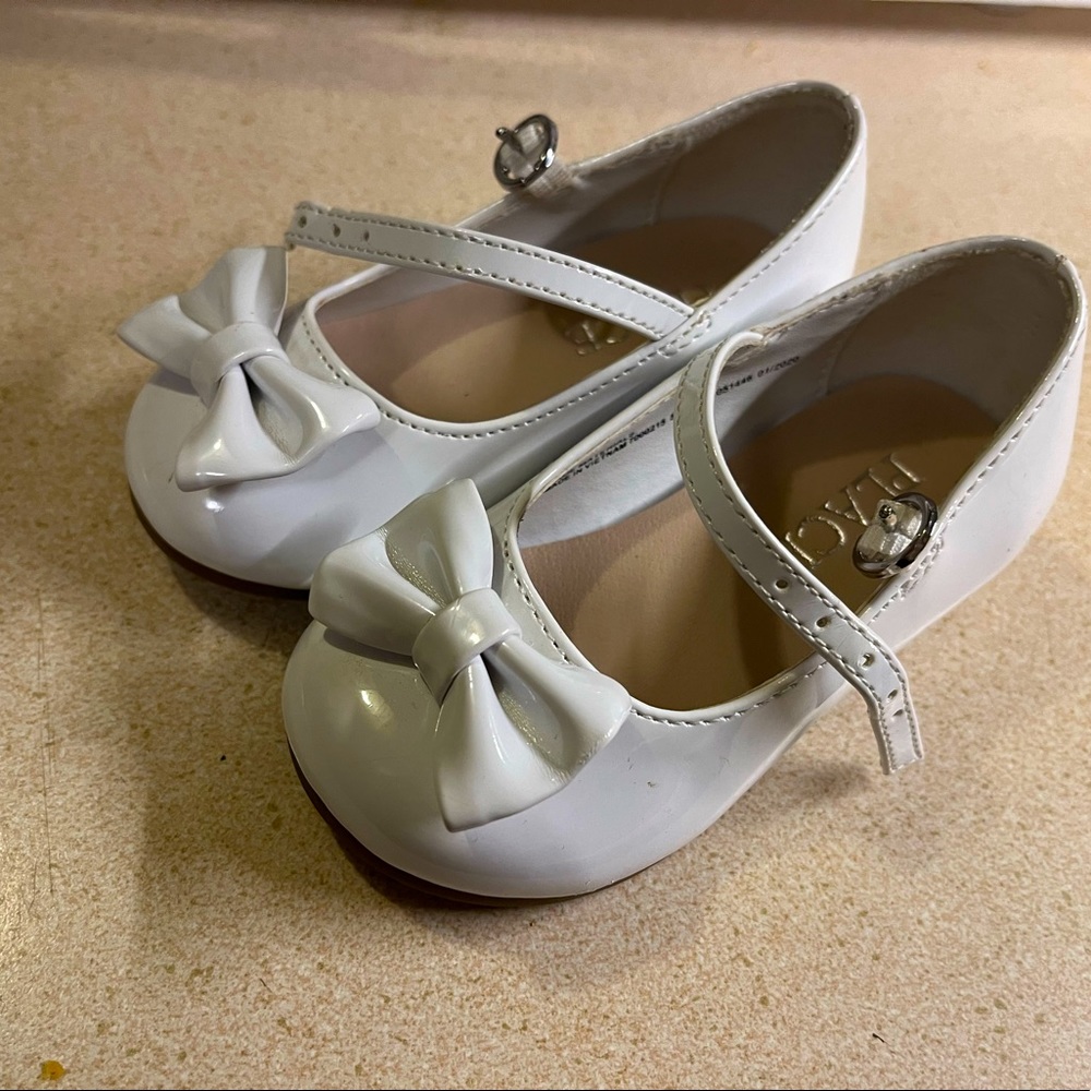 Infant girls size 5 dress shoes only worn 1 time